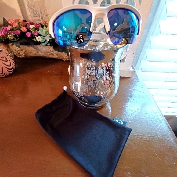 OAKLEY FLAK BETA'S UNISEX NWT & CASE POLARIZED SUNGLASSES - Picture 5 of 10